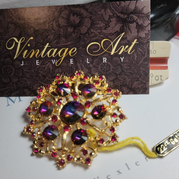 EXQUISITE BROOCH Purple Aurora Borealis Austrian Crystals Vintage 22k gold clad - Picture 2 of 4